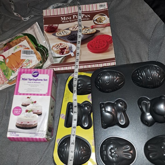 NWT-Easter SALE! 2 Bunny & Egg Cakelette pans-Mini Pies & Springform set - Picture 7 of 7